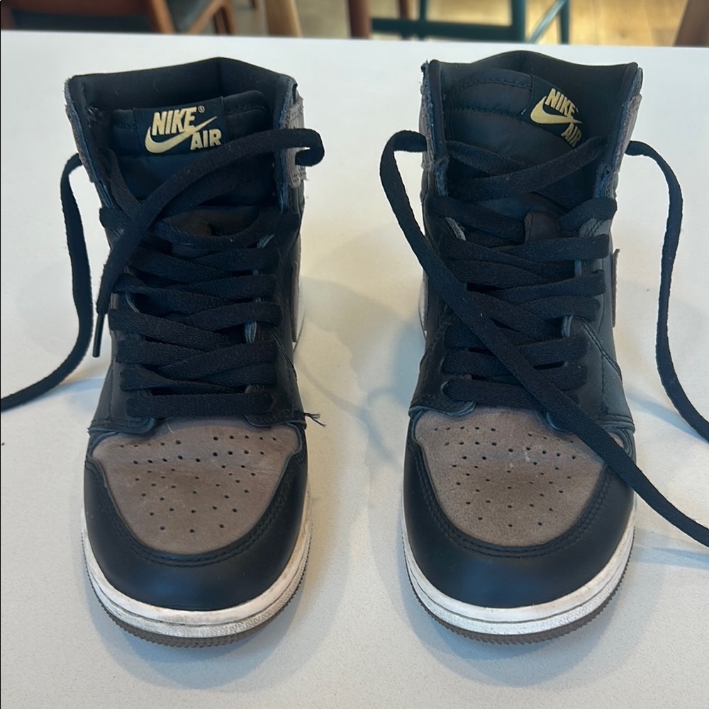 Nike Air Youth High-Tops in Black and Brown sz 5.5Y